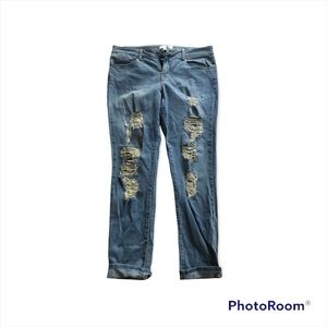 EUC distressed jeans sz 28. Brand is Fade to Blue.